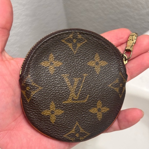 Louis Vuitton Handbags - Louis Vuitton Monogram Round Coin Pouch - Brown/Gold vintage rare purse